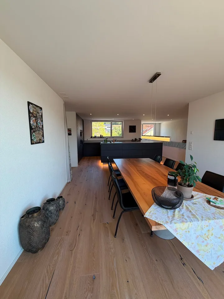 Appartement attique moderne 5.5 pièces avec terrasse spacieuse