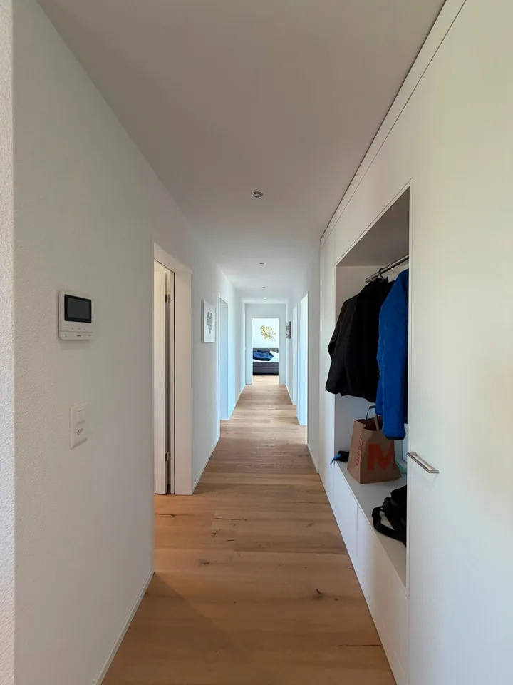 Appartement attique moderne 5.5 pièces avec terrasse spacieuse