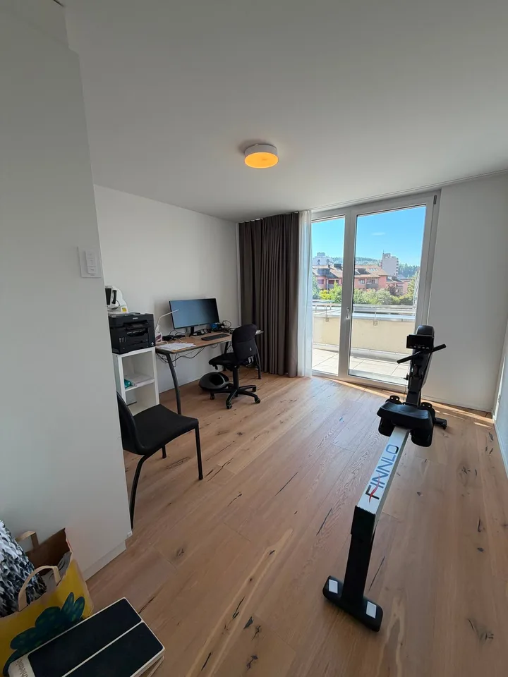 Appartement attique moderne 5.5 pièces avec terrasse spacieuse