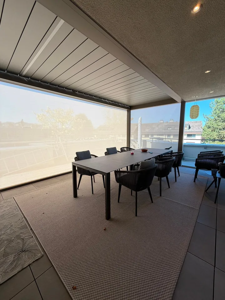 Appartement attique moderne 5.5 pièces avec terrasse spacieuse