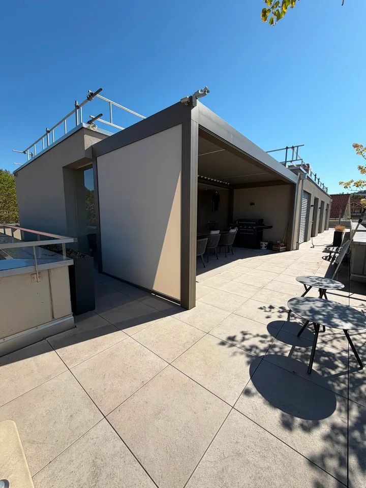 Appartement attique moderne 5.5 pièces avec terrasse spacieuse
