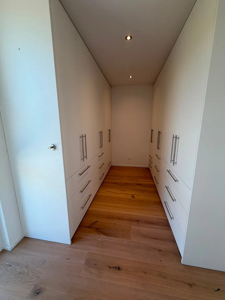 Appartement attique moderne 5.5 pièces avec terrasse spacieuse