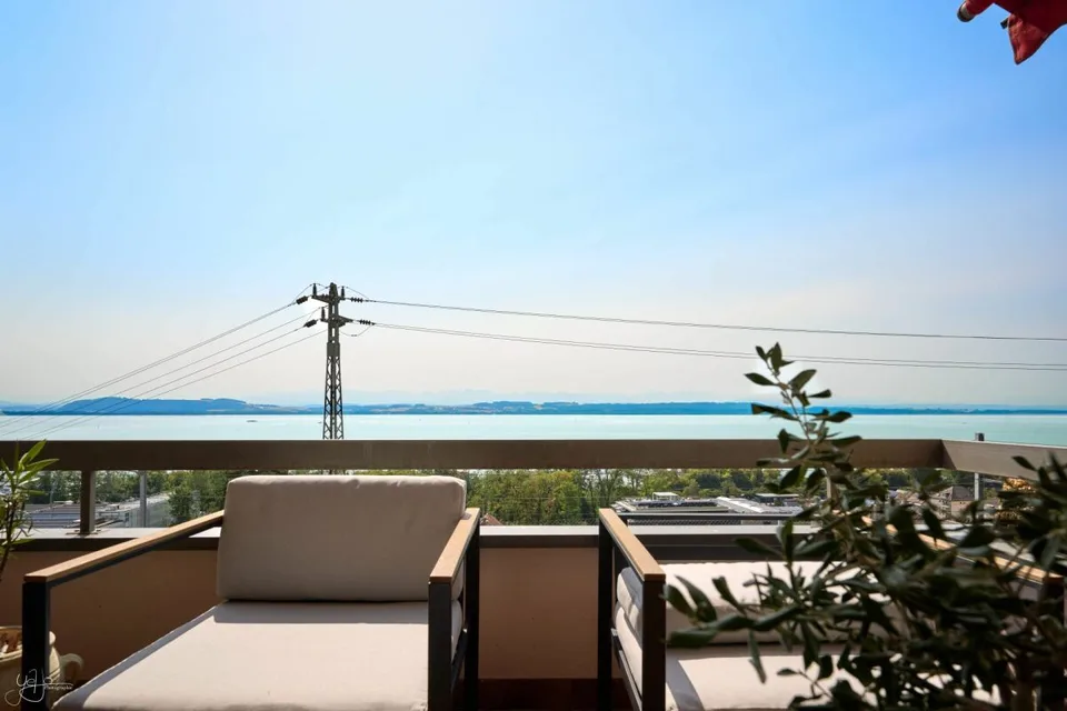 Apartment with 4.5 rooms and breathtaking view of the lake