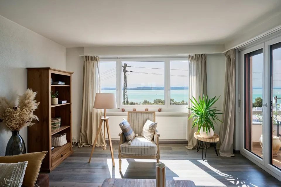 Apartment with 4.5 rooms and breathtaking view of the lake