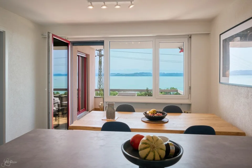 Apartment with 4.5 rooms and breathtaking view of the lake