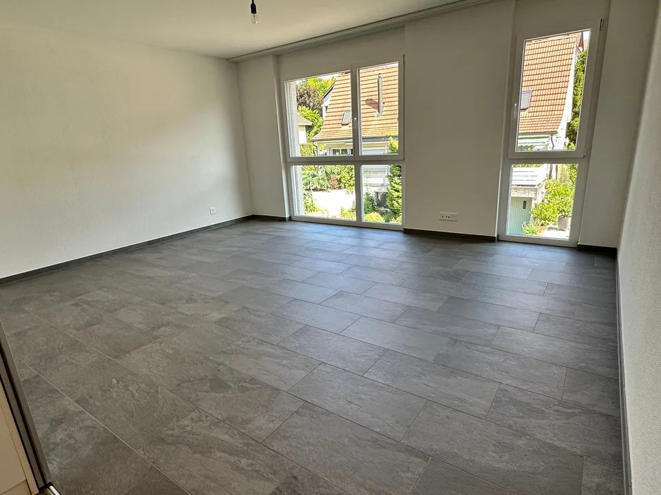 Appartamento mansardato moderno di 4,5 locali ca. 175m2 con ampio balcone e vista nel verde