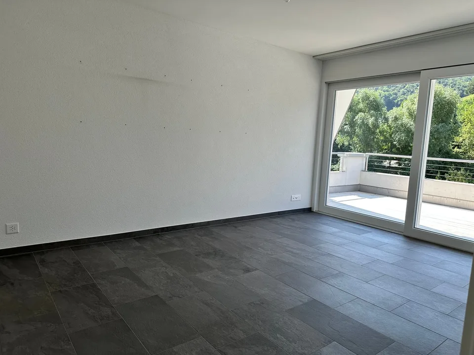 Appartamento mansardato moderno di 4,5 locali ca. 175m2 con ampio balcone e vista nel verde