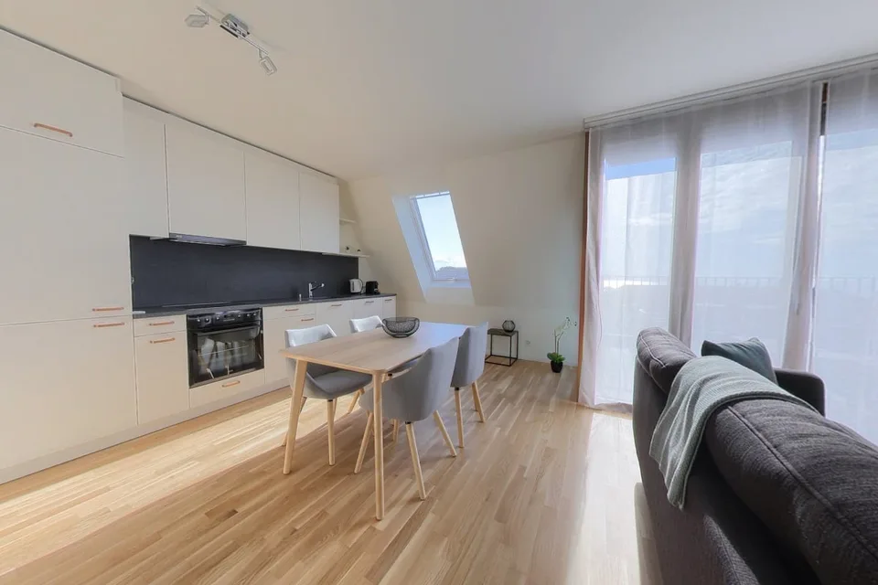 Newly renovated 75 m² 2-bedroom apartment