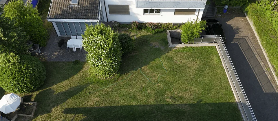 Grosszügige 5.5-Zimmer-Gartenwohnung mit Wintergarten, Cheminée und Parkplatz