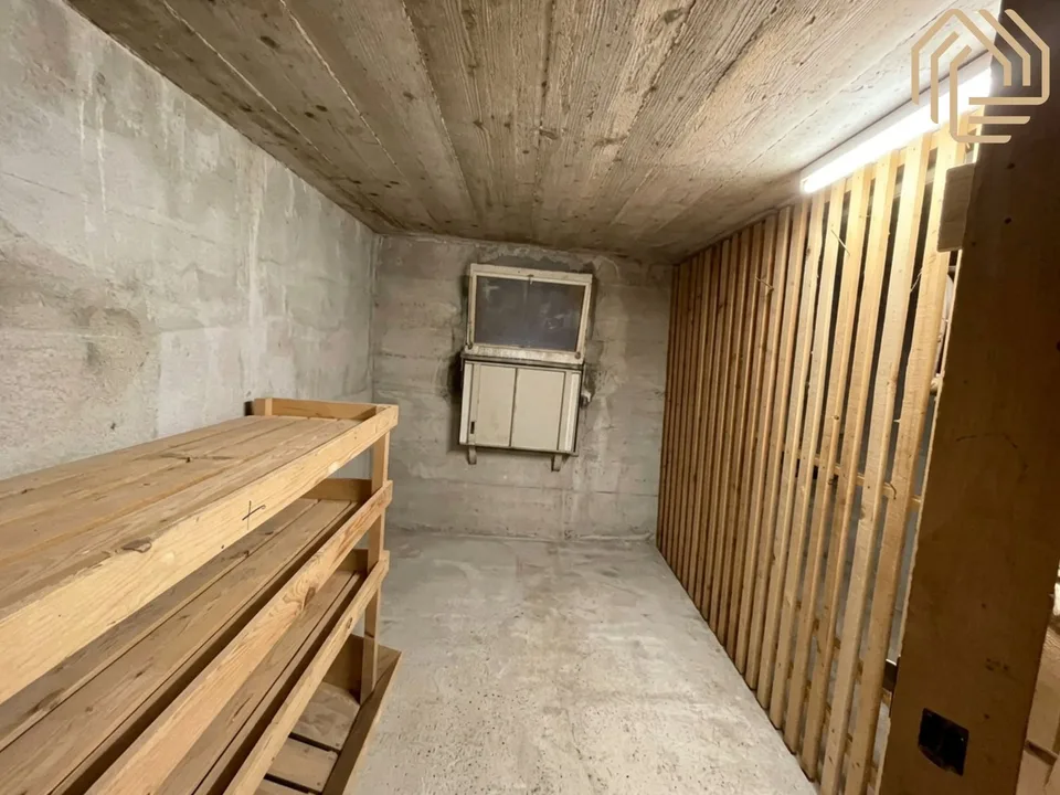 Grosszügige 5.5-Zimmer-Gartenwohnung mit Wintergarten, Cheminée und Parkplatz