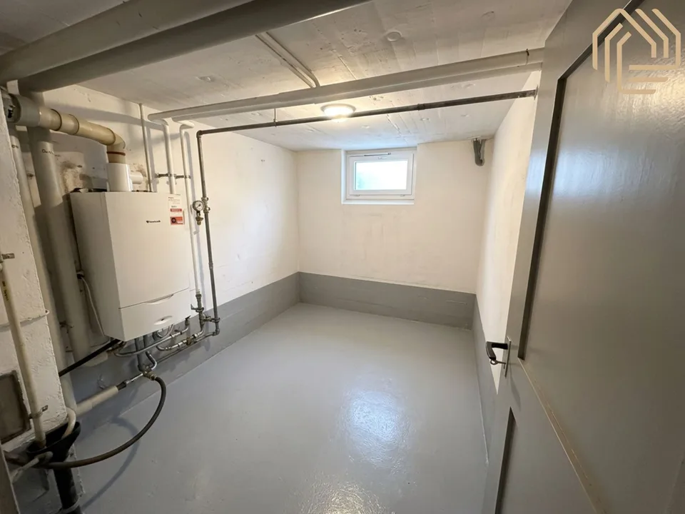 Grosszügige 5.5-Zimmer-Gartenwohnung mit Wintergarten, Cheminée und Parkplatz