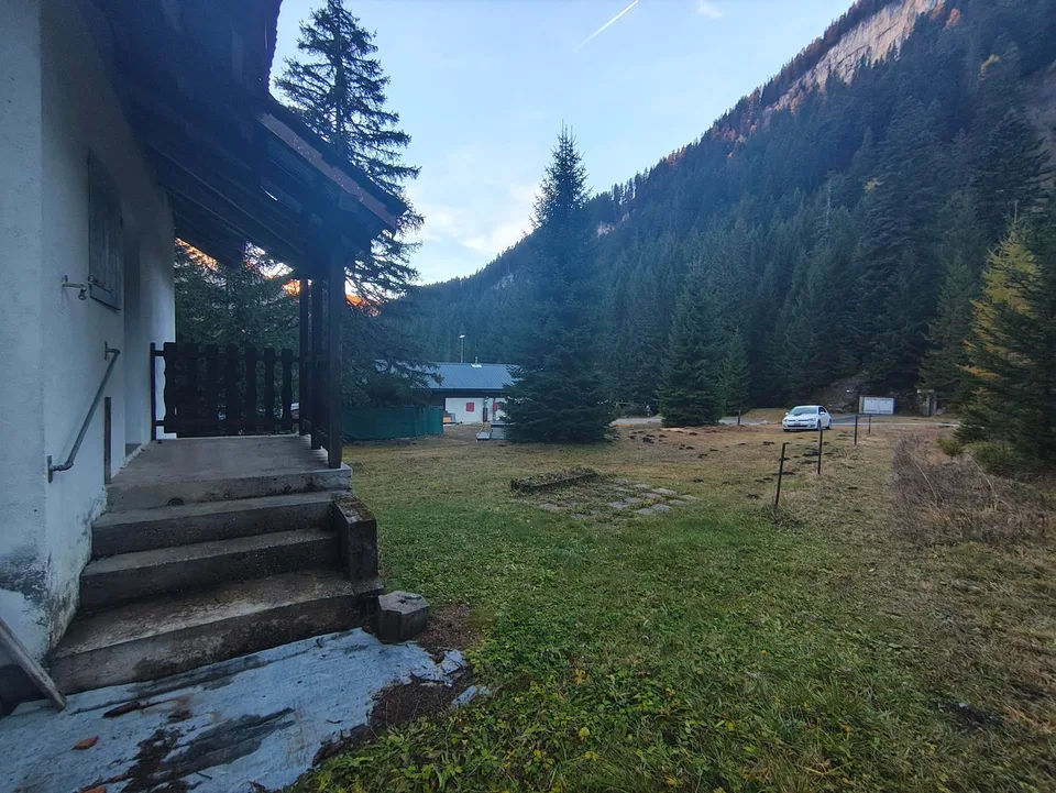 Chalet with 3.5 rooms for sale in Conthey – Alpine charm