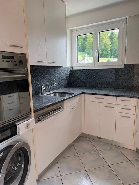 Charmant appartement 5 pièces avec balcon et vue imprenable à Baar