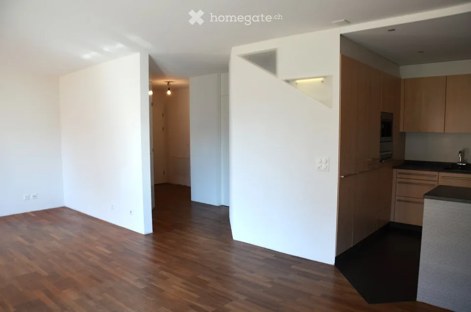 Incantevole appartamento di 3,5 locali con posto giardino e garage (E-Mobility) a Dübendorf