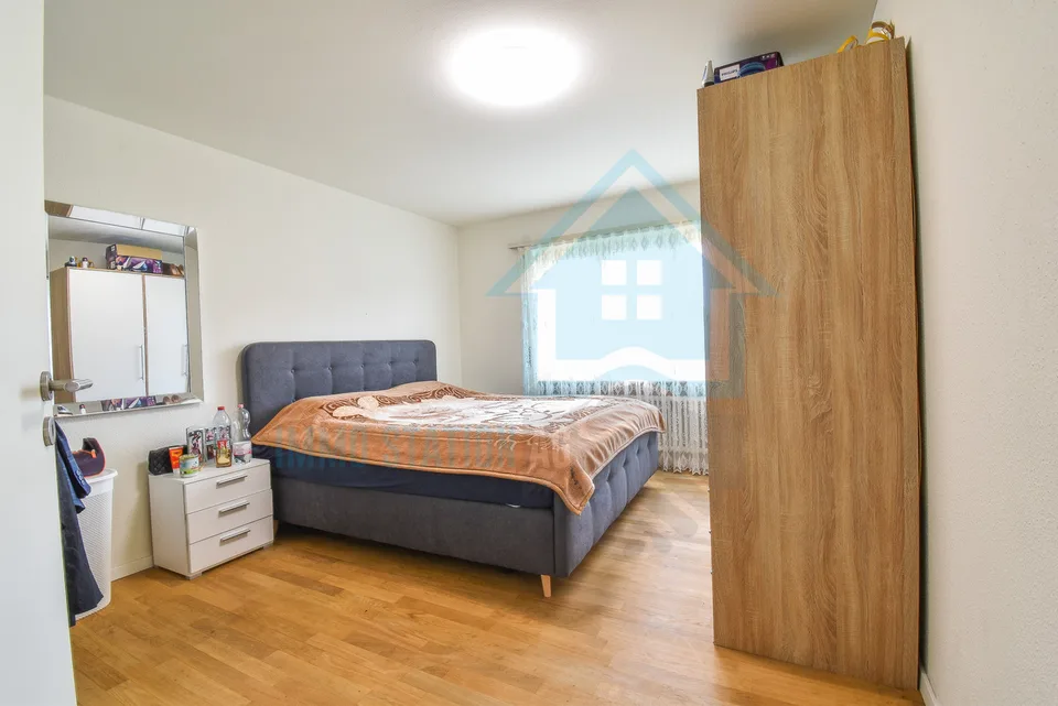 Renovierte 4-Zimmer-Wohnung mit Balkon in zentraler Lage