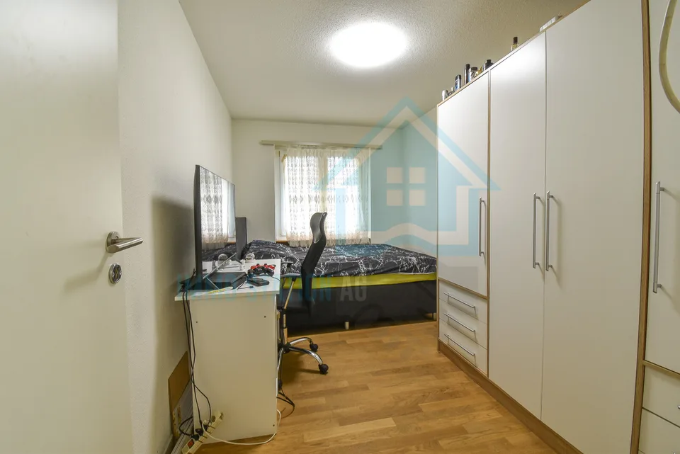 Renovierte 4-Zimmer-Wohnung mit Balkon in zentraler Lage