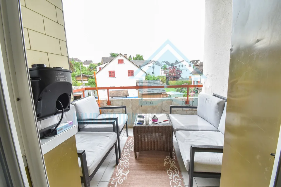 Renovierte 4-Zimmer-Wohnung mit Balkon in zentraler Lage