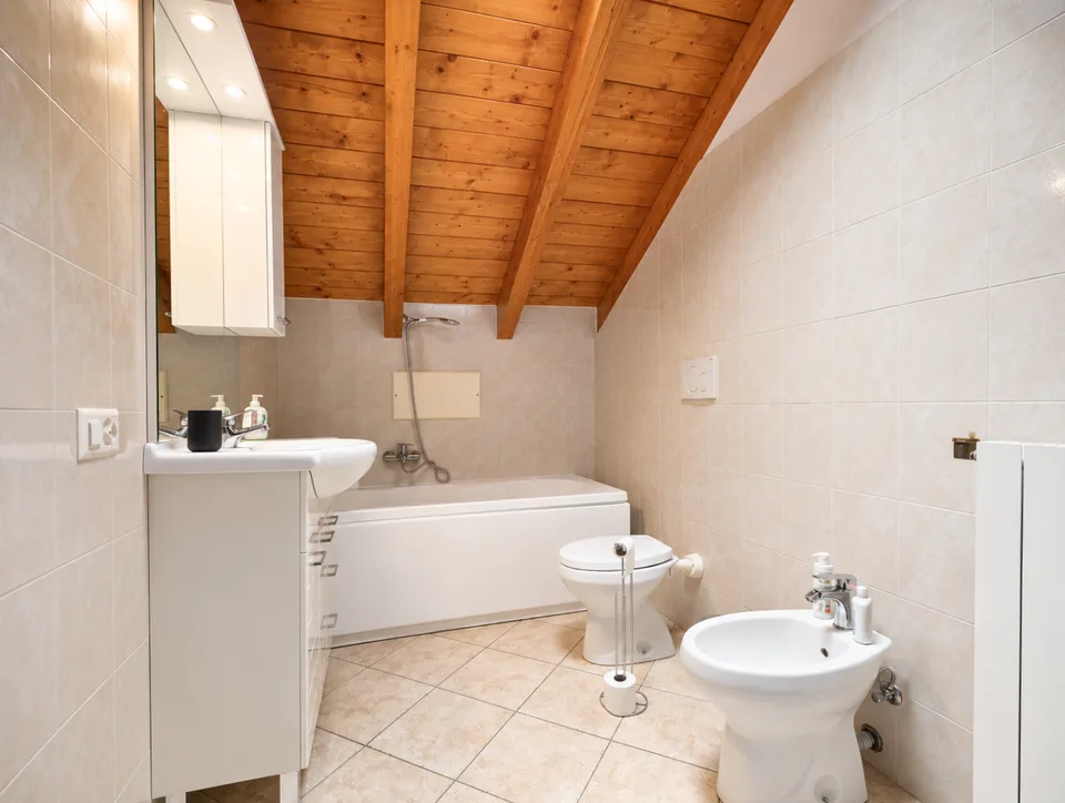 Centre de Mendrisio : Charmante mansarde de 4,5 pièces dans un bâtiment historique idéal pour les étudiants