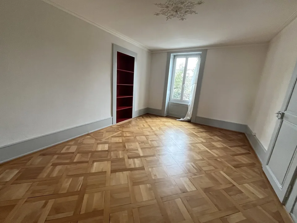 Ampio appartamento di 4 locali con balcone e giardino a Yverdon-les-Bains