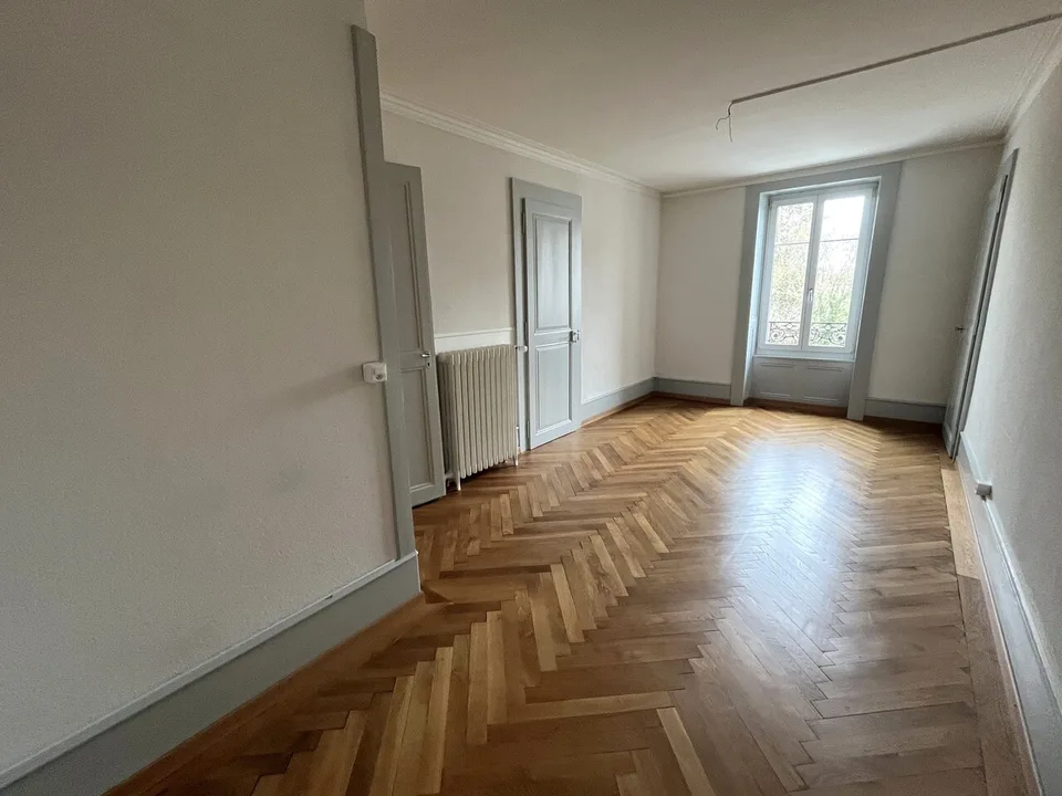 Ampio appartamento di 4 locali con balcone e giardino a Yverdon-les-Bains