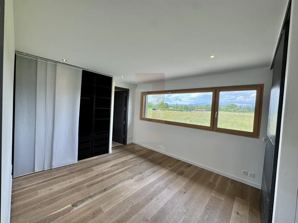 Bella villa contemporanea nel cuore della campagna ginevrina