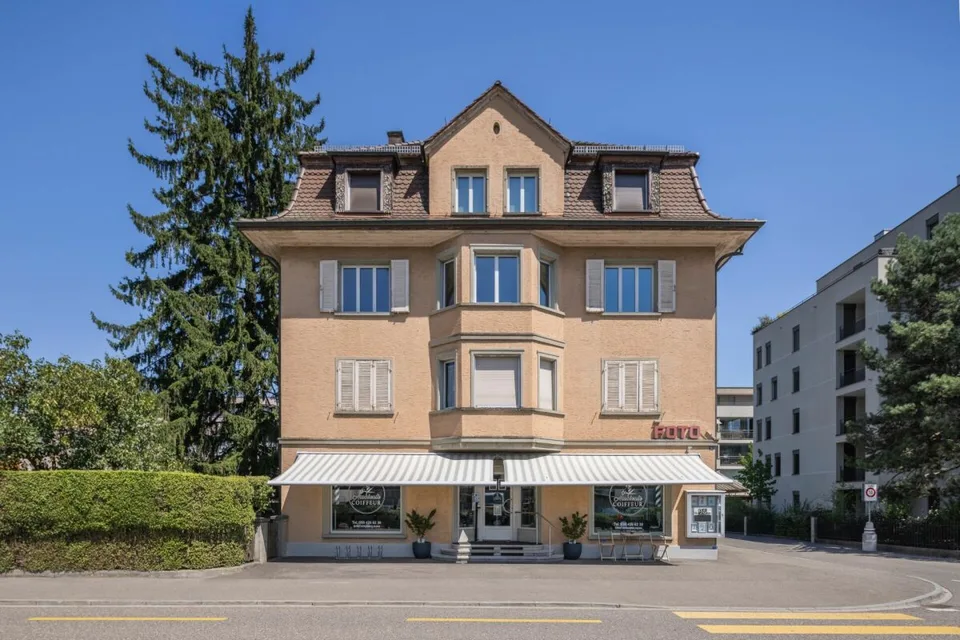 Appartamento di charme in vecchio edificio direttamente alla stazione di Wettingen