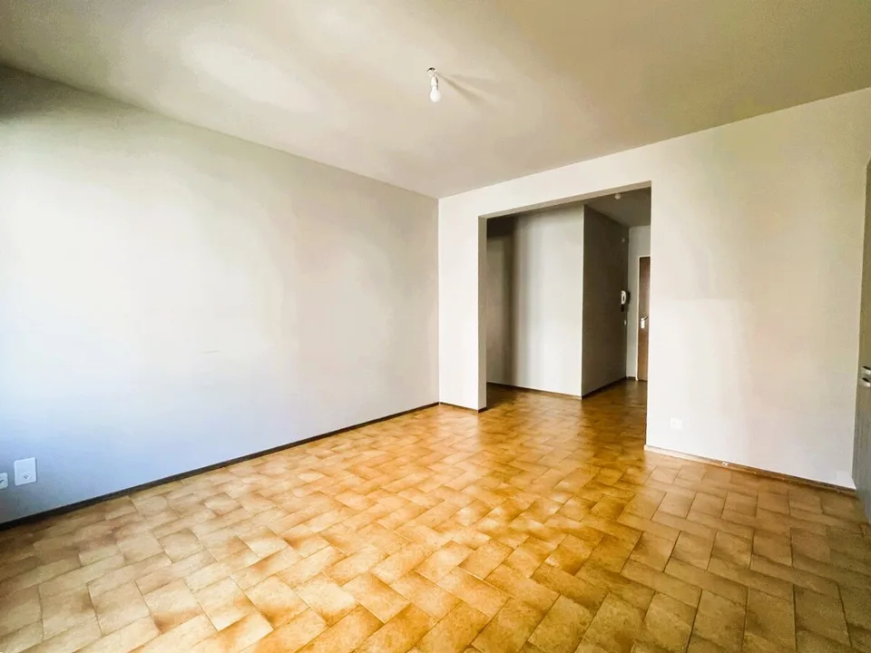 MENDRISIO 2,5 Lokale in strategischer Lage