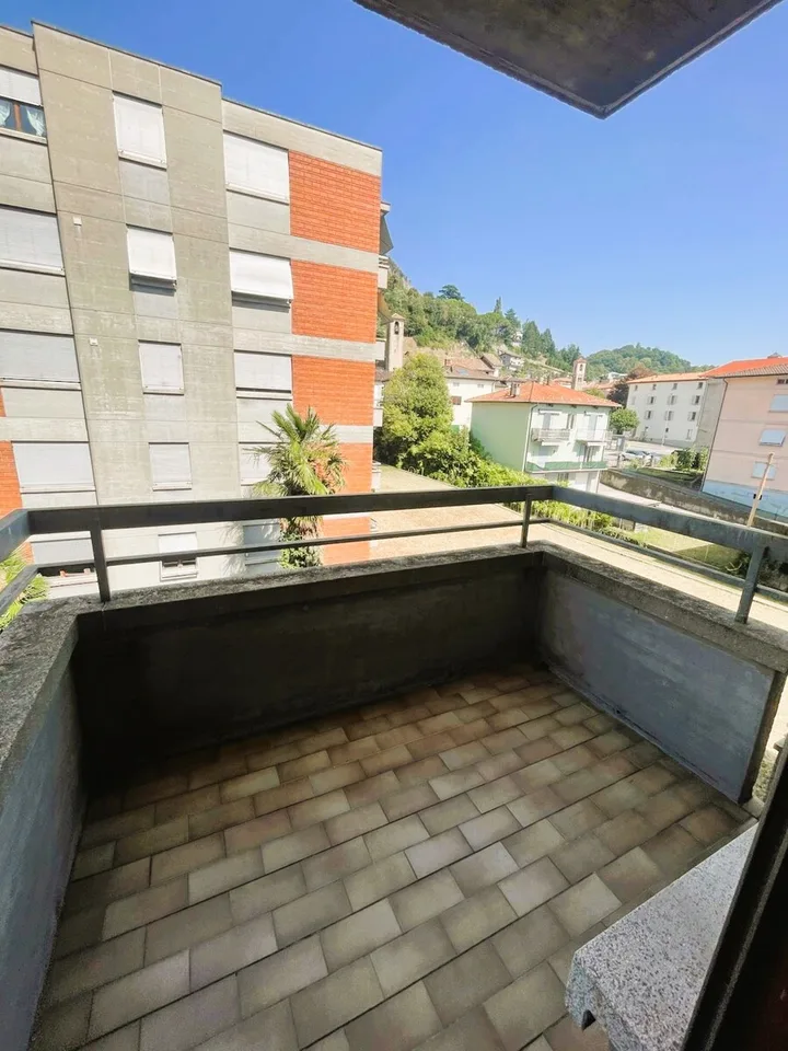 MENDRISIO 2,5 Lokale in strategischer Lage