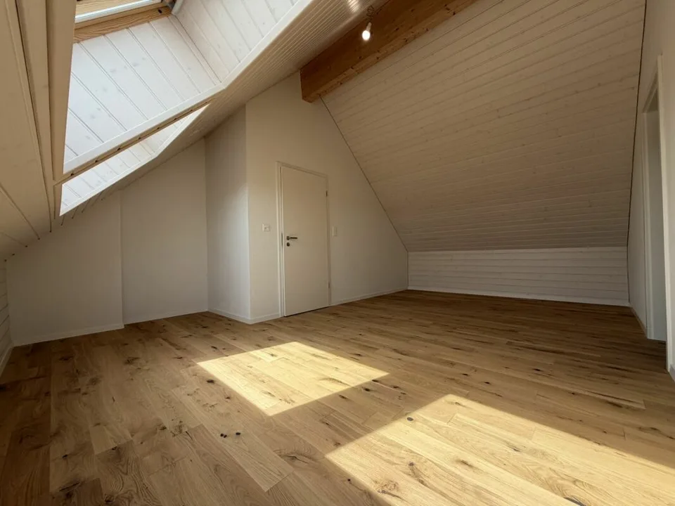 Erstes Mietangebot! Duplex 4,5 Zimmer in Siselen
