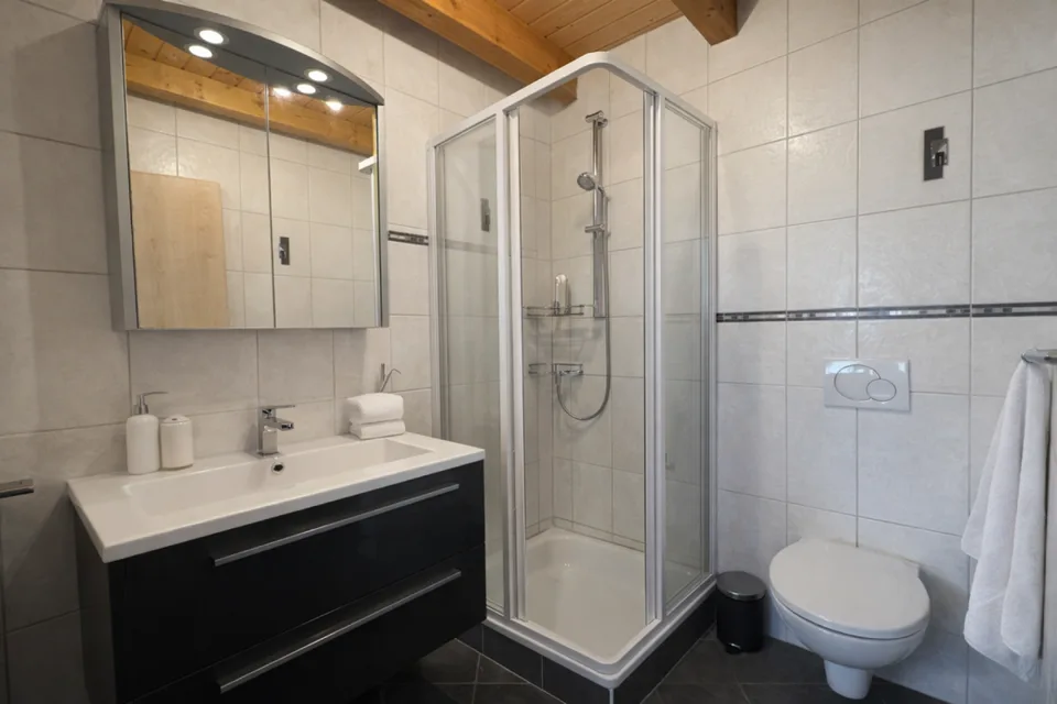 Saxon - 184 m² Dachgeschoß in ruhiger Lage, überdachte Terrasse und 2 überdachte Parkplätze