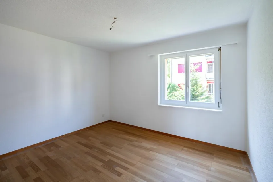 Bright 3.5-room apartment with balcony in Safnern