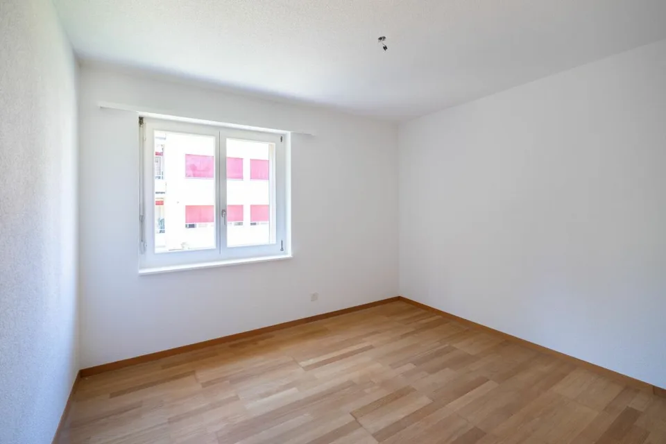 Bright 3.5-room apartment with balcony in Safnern
