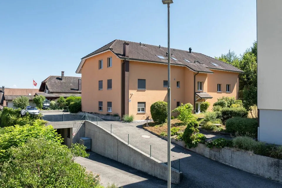 Bright 3.5-room apartment with balcony in Safnern