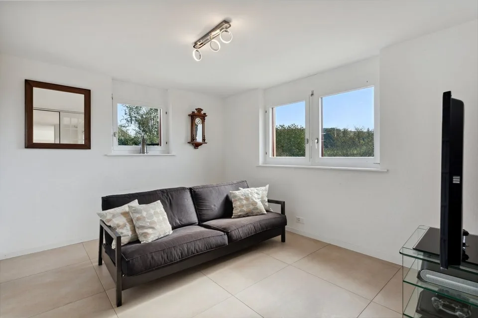 Familienvilla mit 7,5 Zimmern und unabhängigem Studio mit 1,5 Zimmern, mit Aussicht