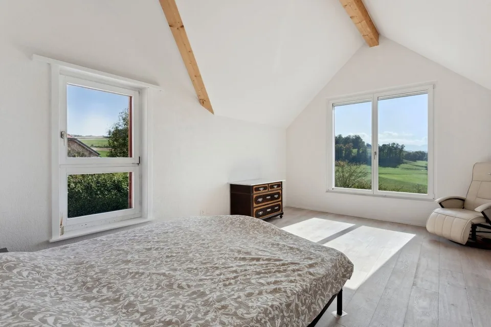 Familienvilla mit 7,5 Zimmern und unabhängigem Studio mit 1,5 Zimmern, mit Aussicht