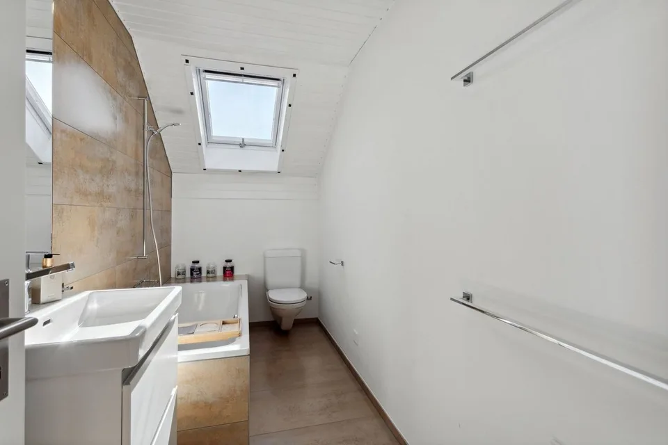 Familienvilla mit 7,5 Zimmern und unabhängigem Studio mit 1,5 Zimmern, mit Aussicht
