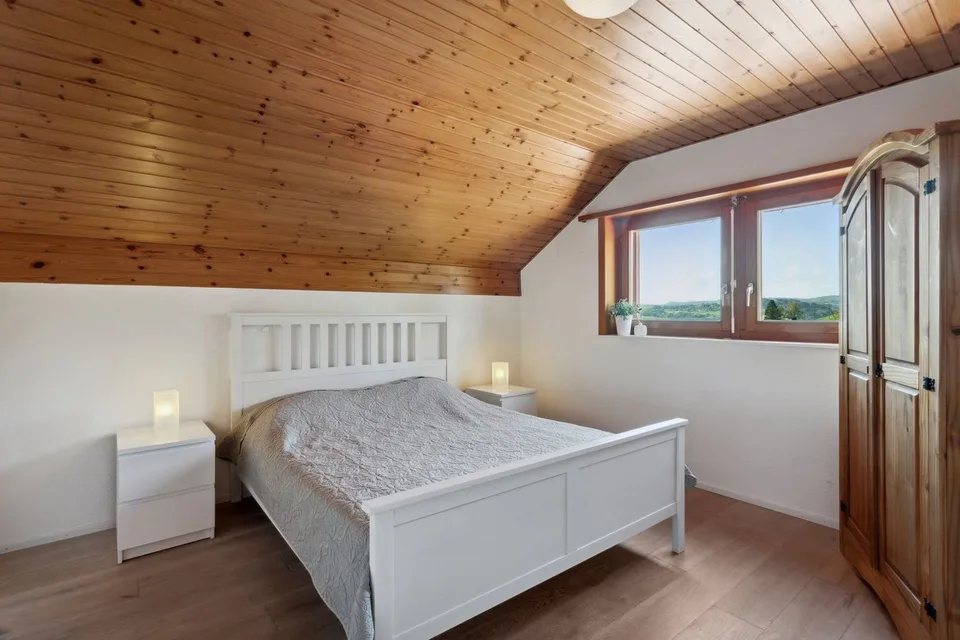 Familienvilla mit 7,5 Zimmern und unabhängigem Studio mit 1,5 Zimmern, mit Aussicht