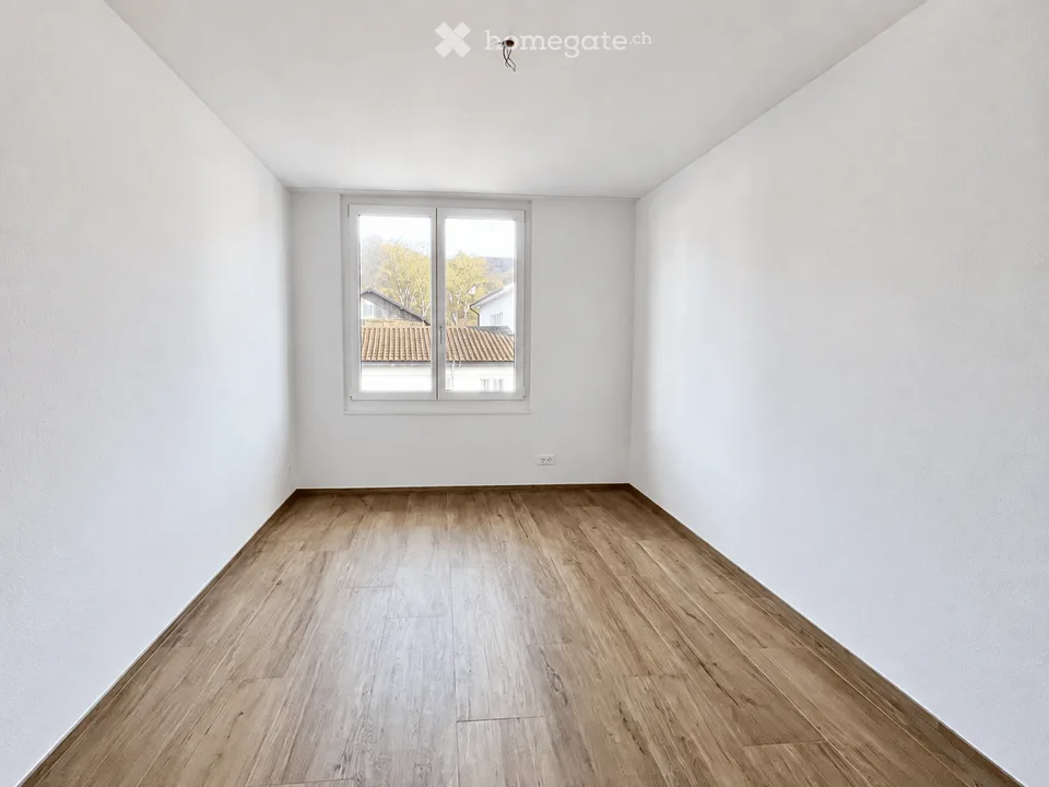 Helle 3.5-Zimmer-Wohnung mit Balkon und schöner Aussicht in Dornach