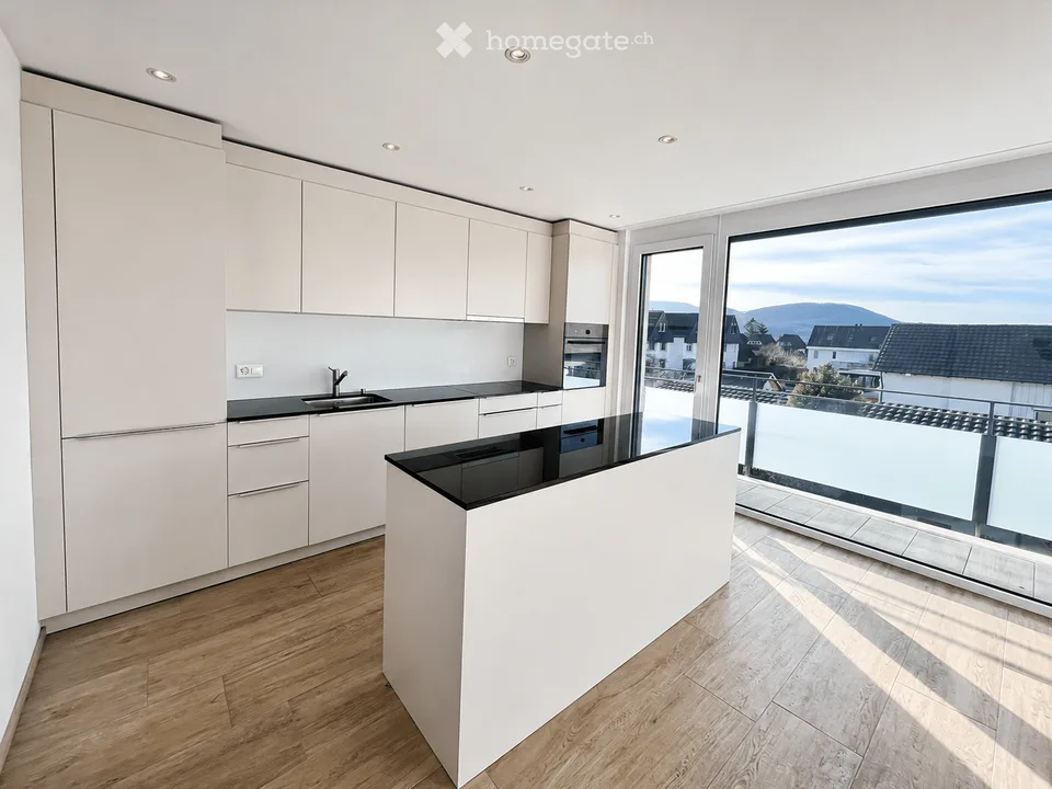 Helle 3.5-Zimmer-Wohnung mit Balkon und schöner Aussicht in Dornach