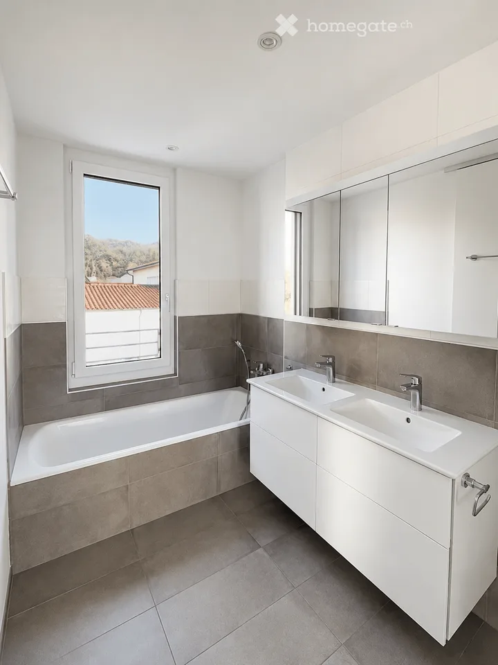Helle 3.5-Zimmer-Wohnung mit Balkon und schöner Aussicht in Dornach