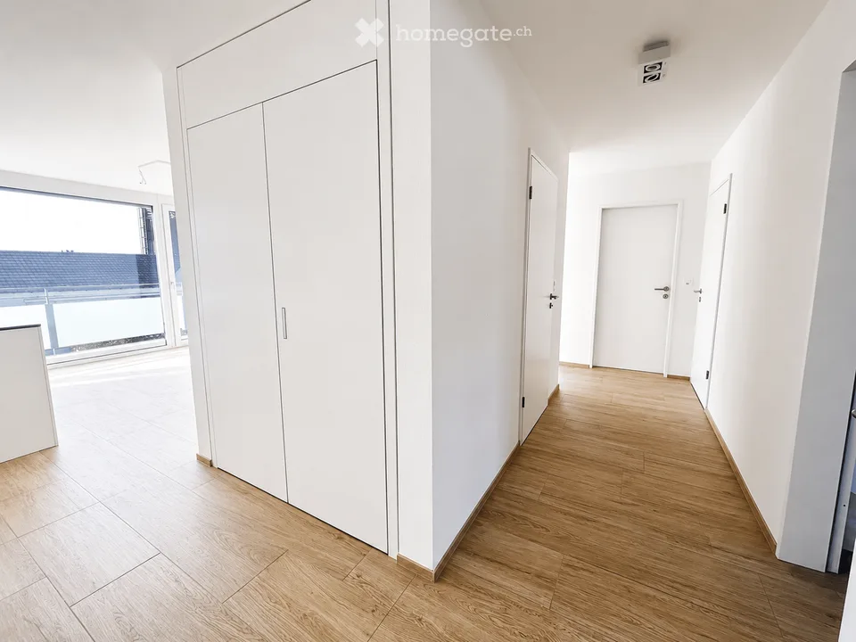 Helle 3.5-Zimmer-Wohnung mit Balkon und schöner Aussicht in Dornach