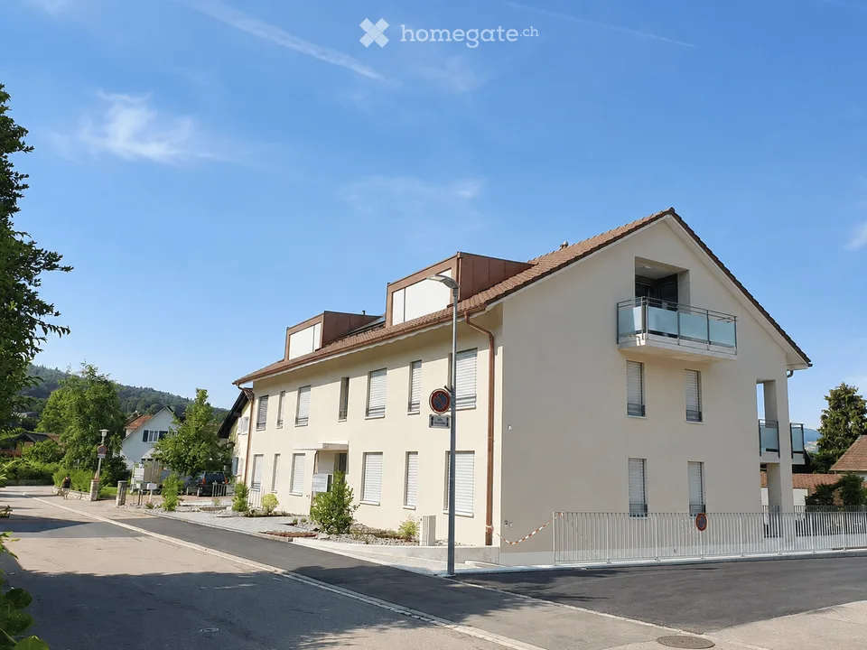 Helle 3.5-Zimmer-Wohnung mit Balkon und schöner Aussicht in Dornach