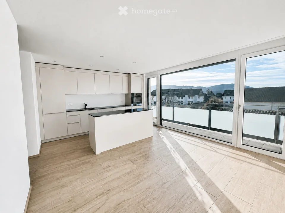 Helle 3.5-Zimmer-Wohnung mit Balkon und schöner Aussicht in Dornach