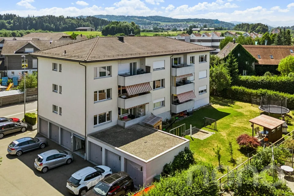 Well-maintained multi-family house with 9 apartments in Schwarzenbach SG