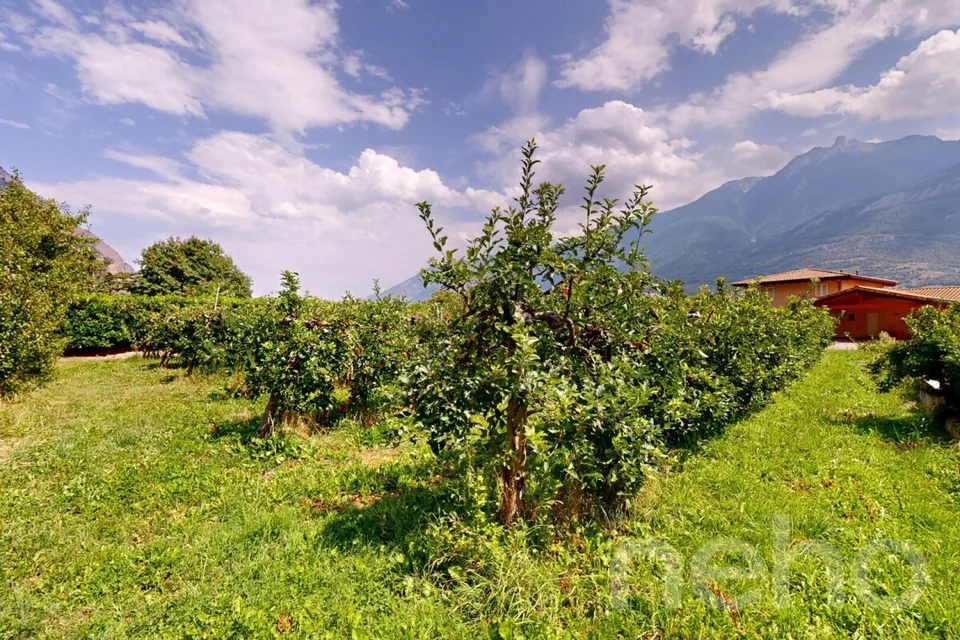 Magnificent buildable plot of 782 m² in Fully ? Beautiful potential
