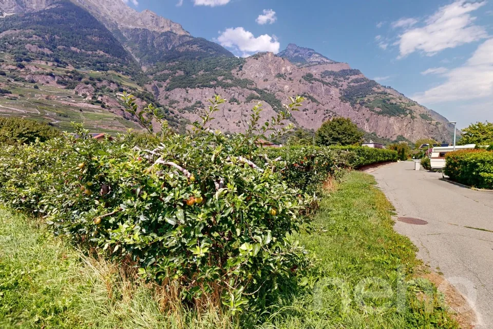 Magnificent buildable plot of 782 m² in Fully ? Beautiful potential