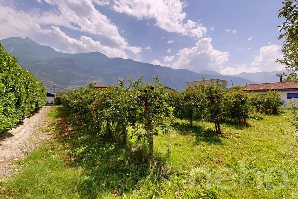 Magnificent buildable plot of 782 m² in Fully ? Beautiful potential
