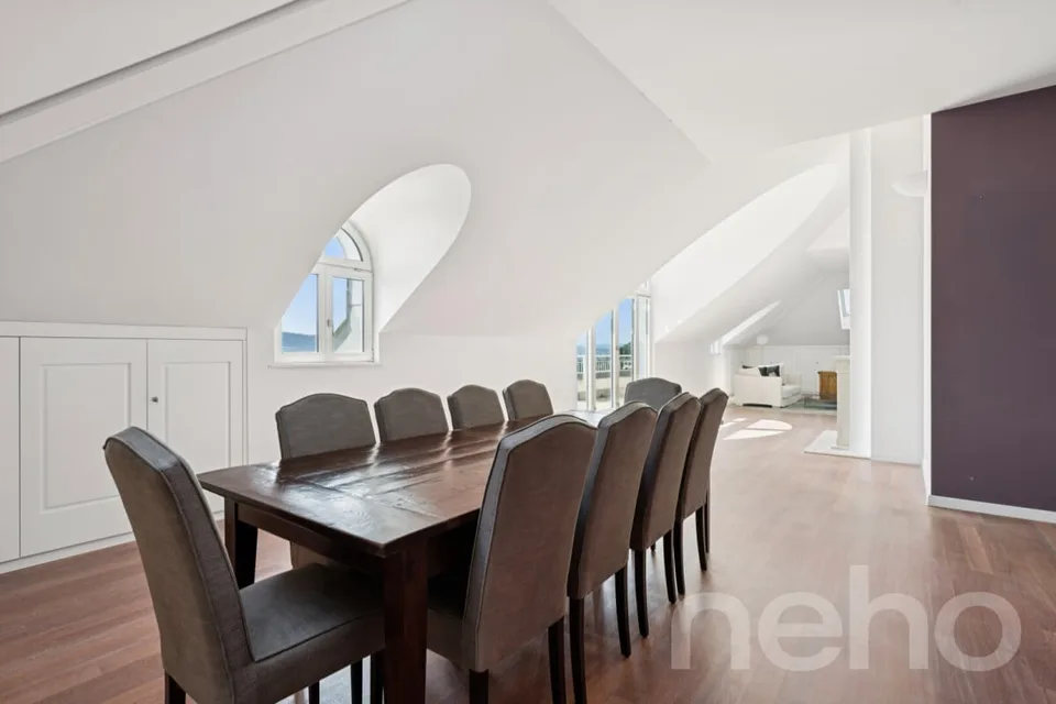 Attic apartment with spectacular lake and panoramic views in attractive location