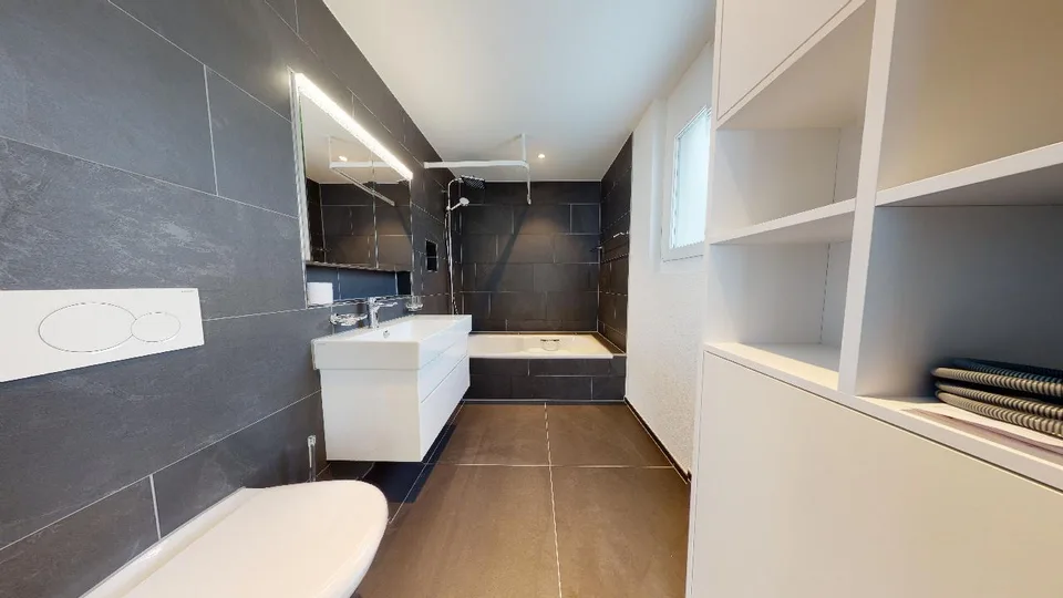 Procedura di offerta | Appartamento in proprietà esclusiva con jacuzzi & vista a lunga distanza inalterata