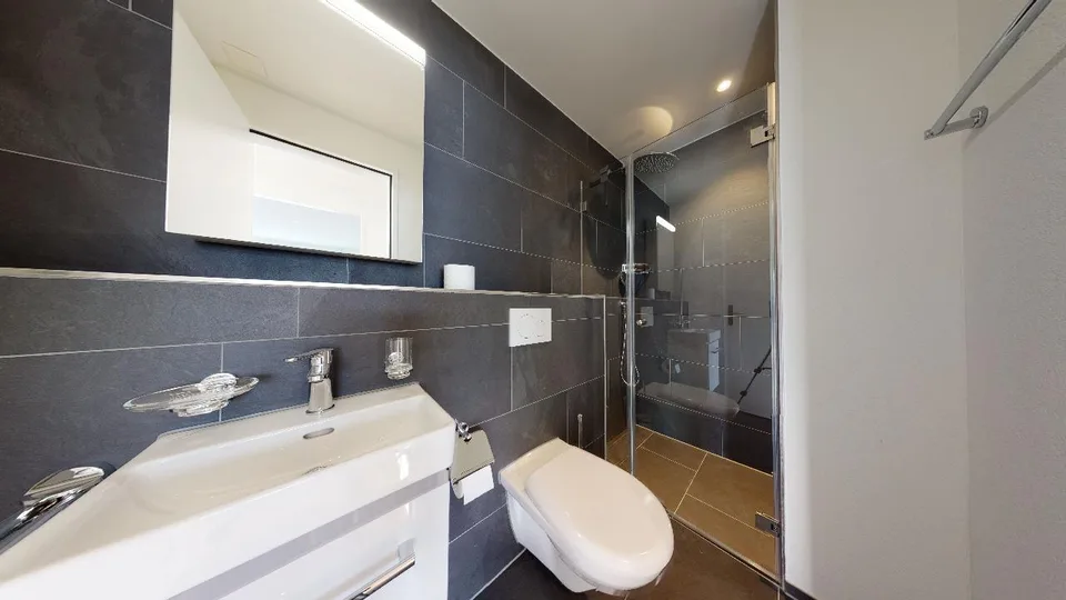 Procedura di offerta | Appartamento in proprietà esclusiva con jacuzzi & vista a lunga distanza inalterata